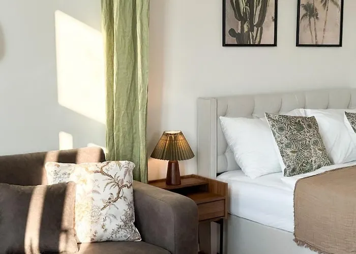 Modern Viennese 1br *
