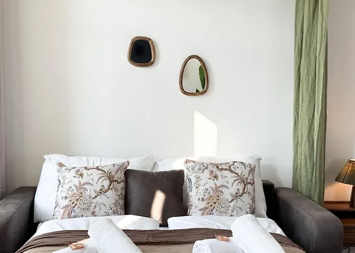 Modern Viennese 1br *